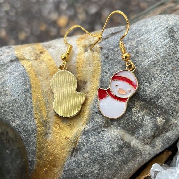 3/15 Handmade Snowman Christmas Dangling Earrings Red & White Enamel on Goldtone - Picture 2 of 2